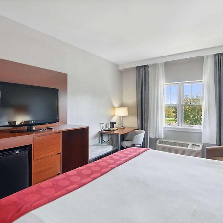 Ramada By Wyndham Saco/Old Orchard Beach Area Bagian luar foto