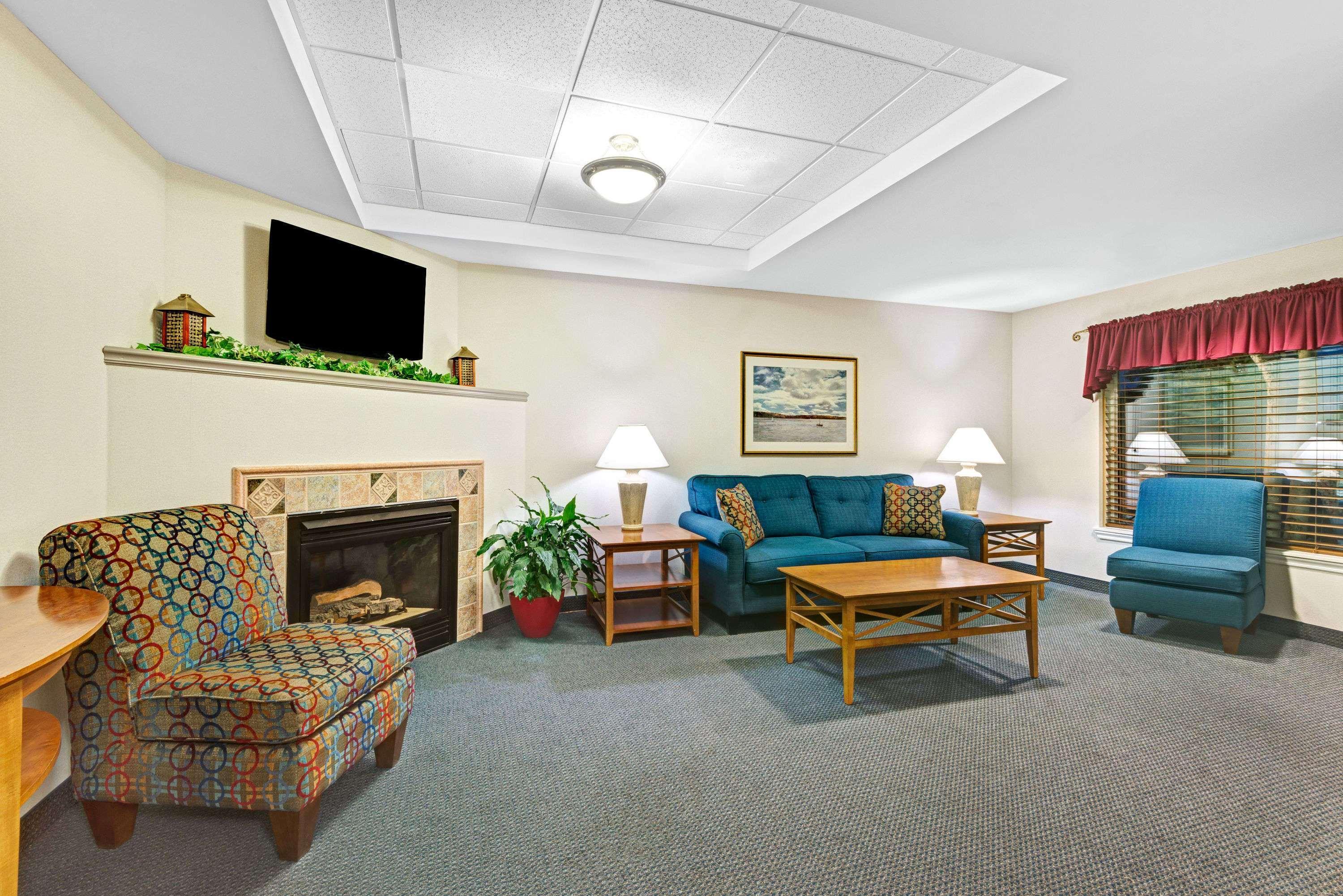 Ramada By Wyndham Saco/Old Orchard Beach Area Bagian luar foto