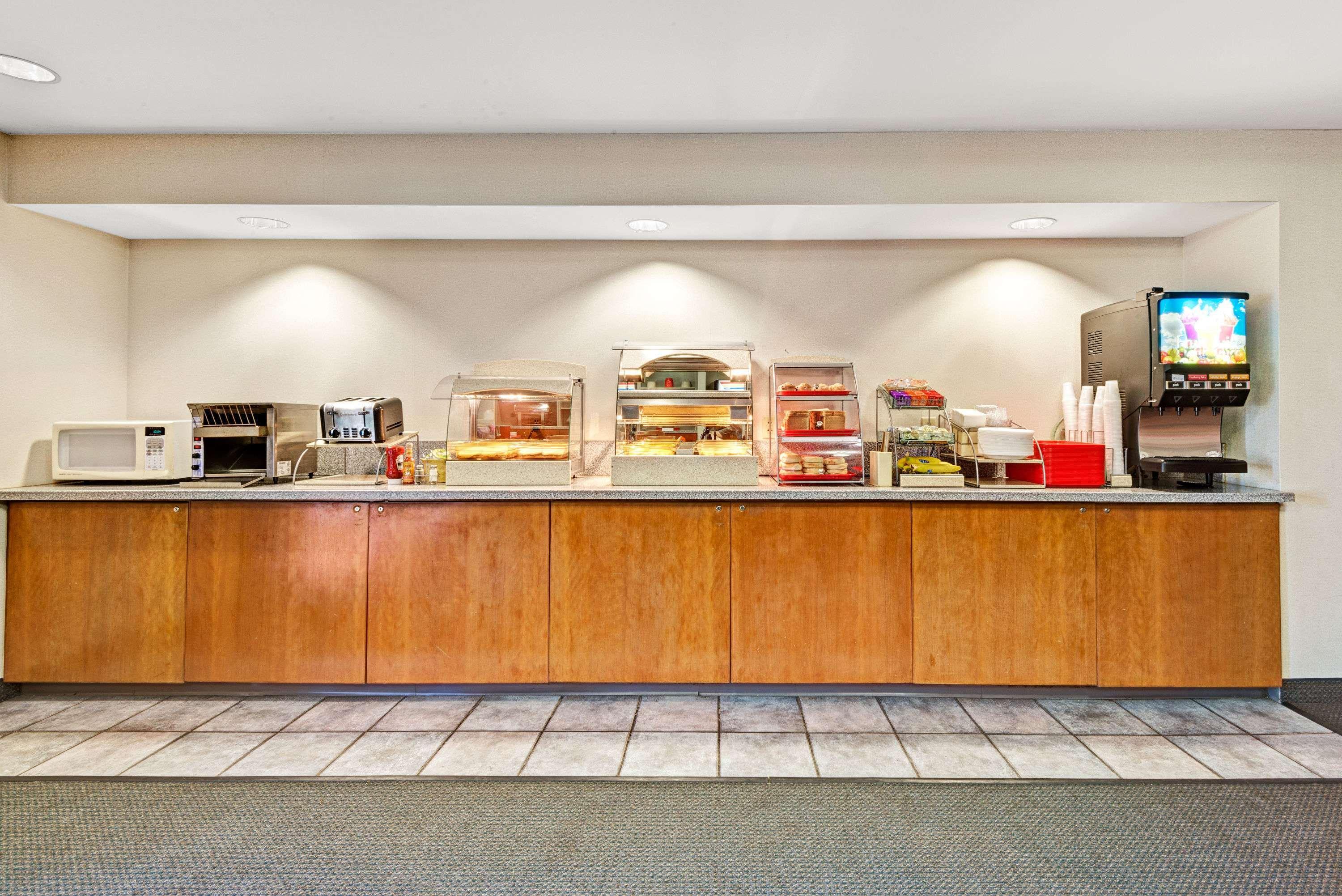 Ramada By Wyndham Saco/Old Orchard Beach Area Bagian luar foto