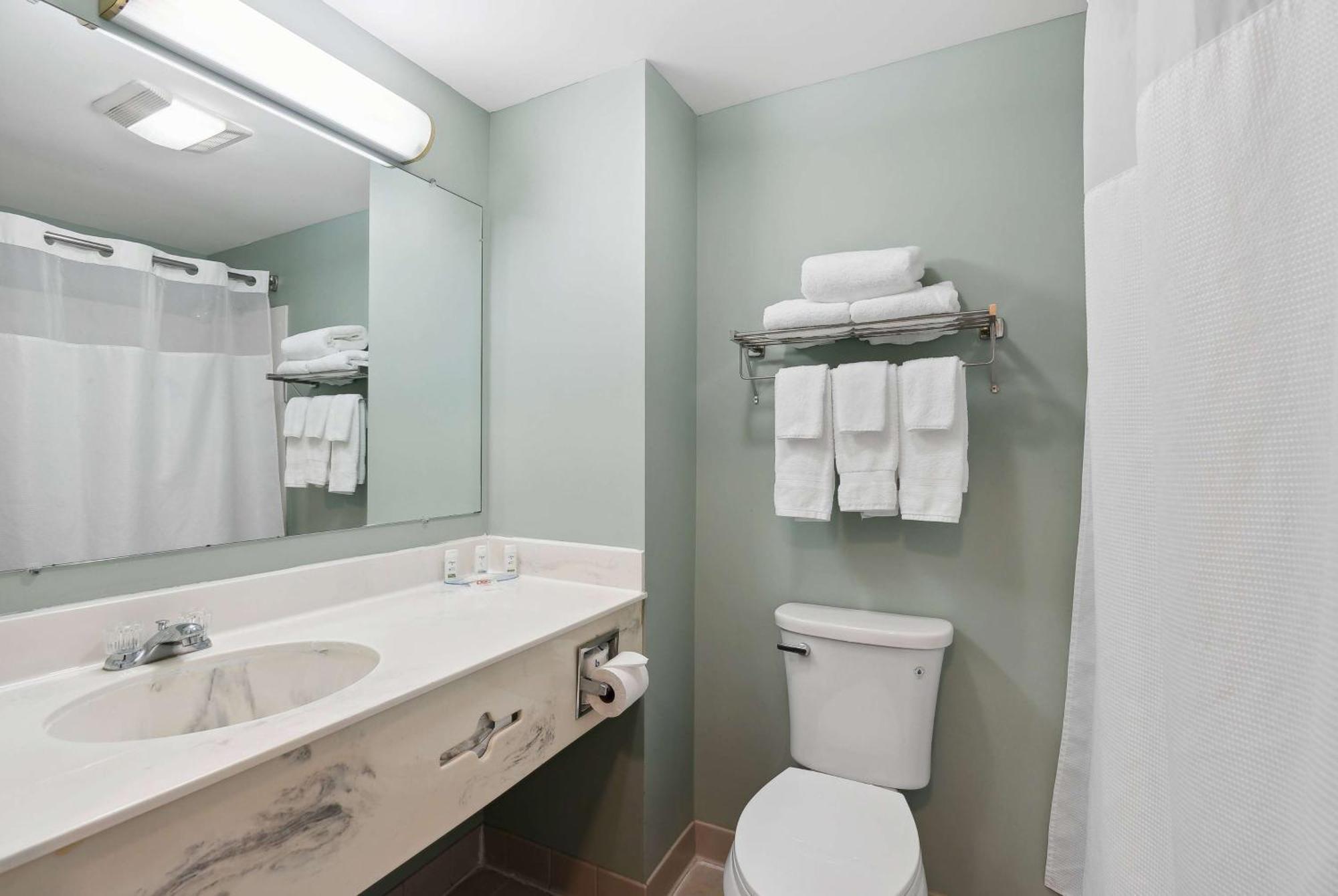Ramada By Wyndham Saco/Old Orchard Beach Area Bagian luar foto