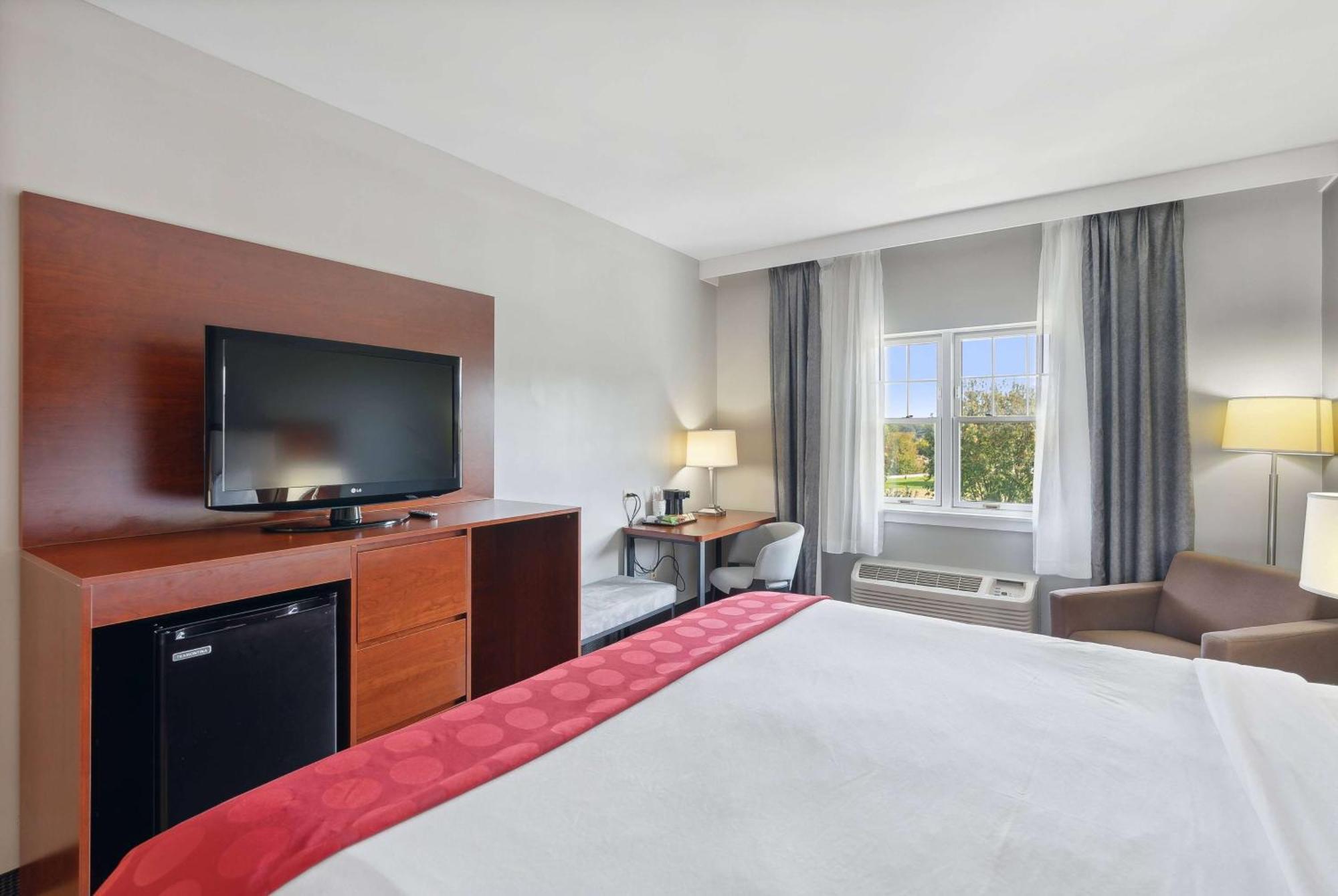 Ramada By Wyndham Saco/Old Orchard Beach Area Bagian luar foto