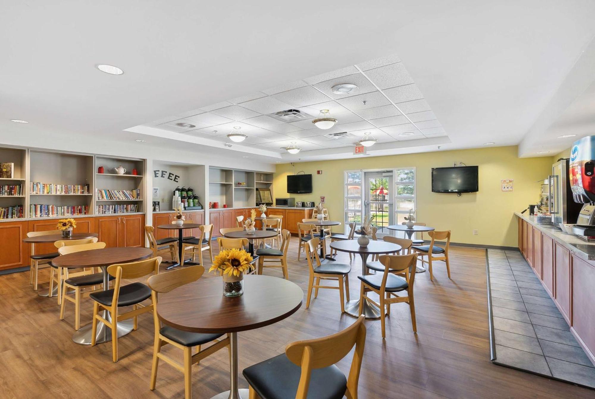Ramada By Wyndham Saco/Old Orchard Beach Area Bagian luar foto