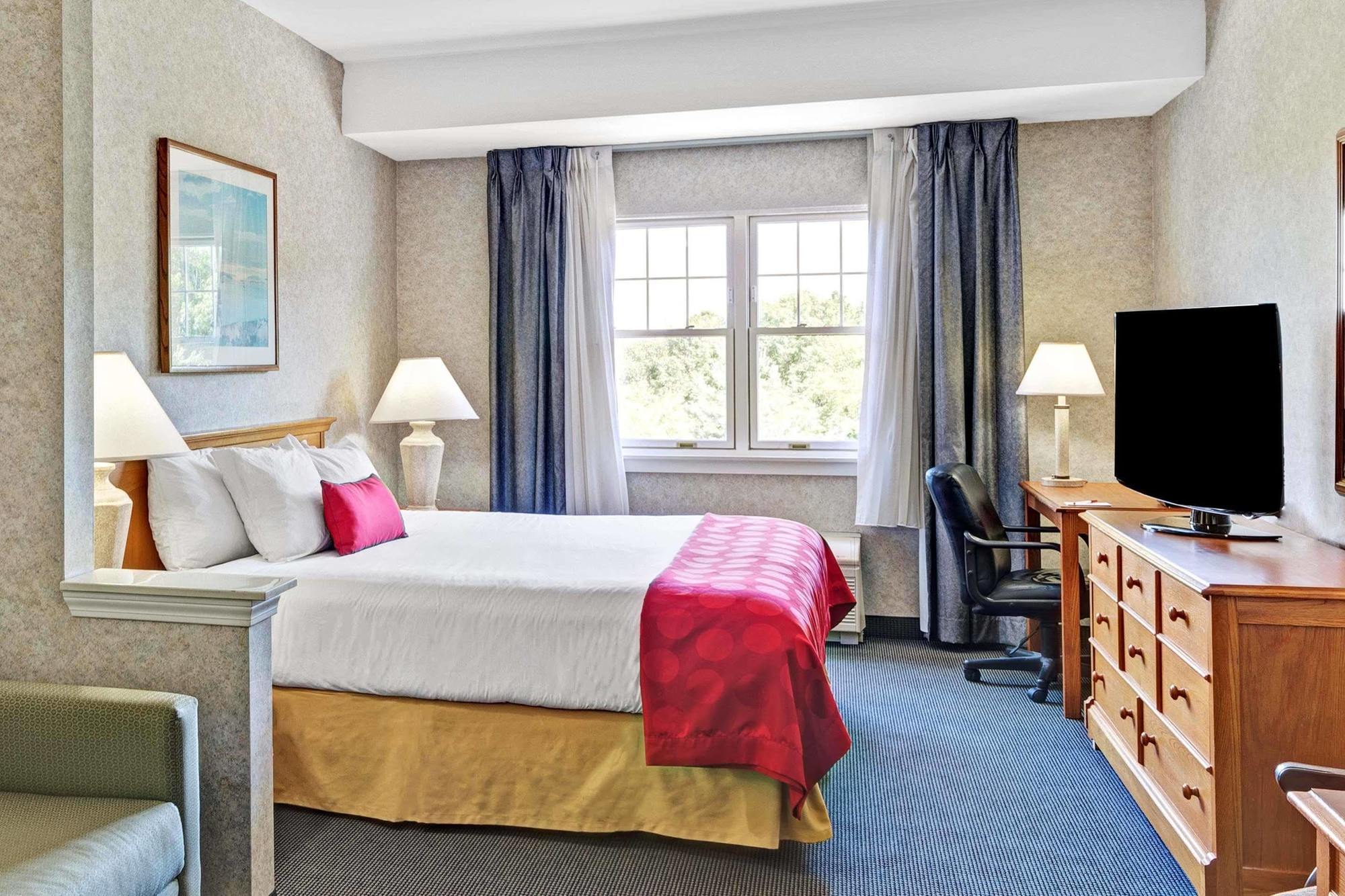 Ramada By Wyndham Saco/Old Orchard Beach Area Bagian luar foto