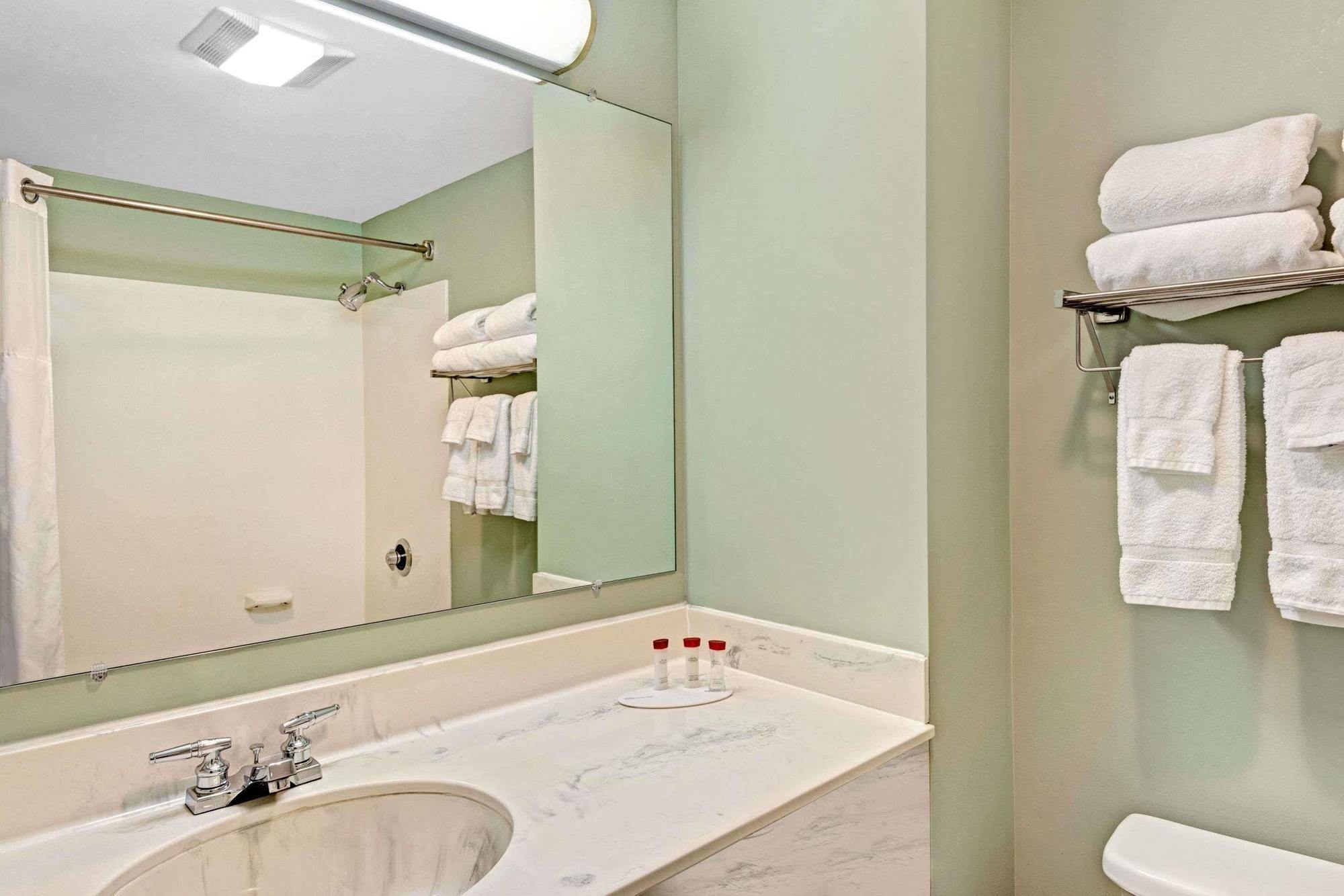 Ramada By Wyndham Saco/Old Orchard Beach Area Bagian luar foto