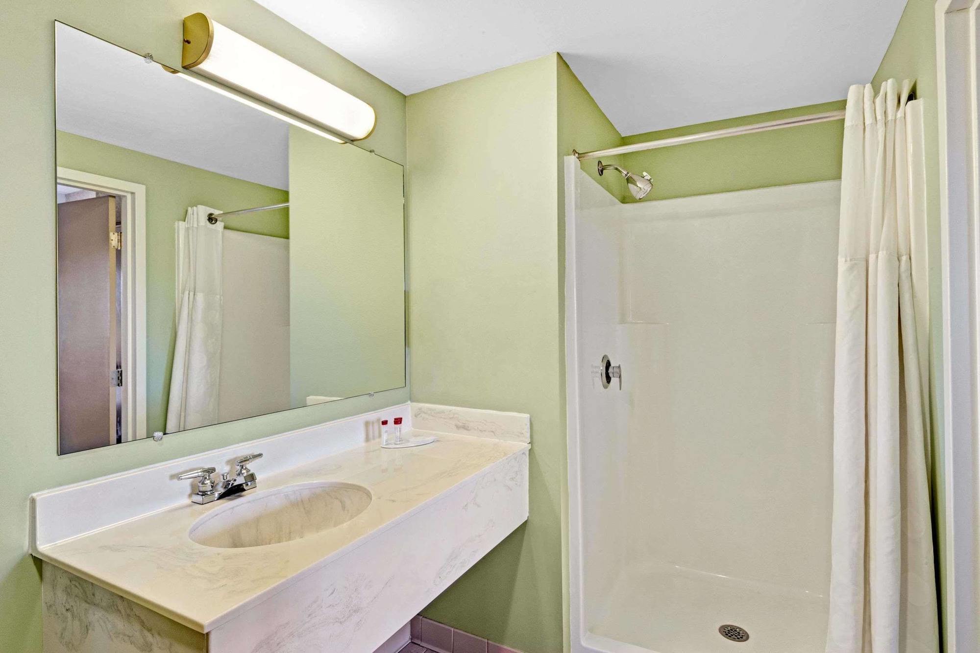 Ramada By Wyndham Saco/Old Orchard Beach Area Bagian luar foto